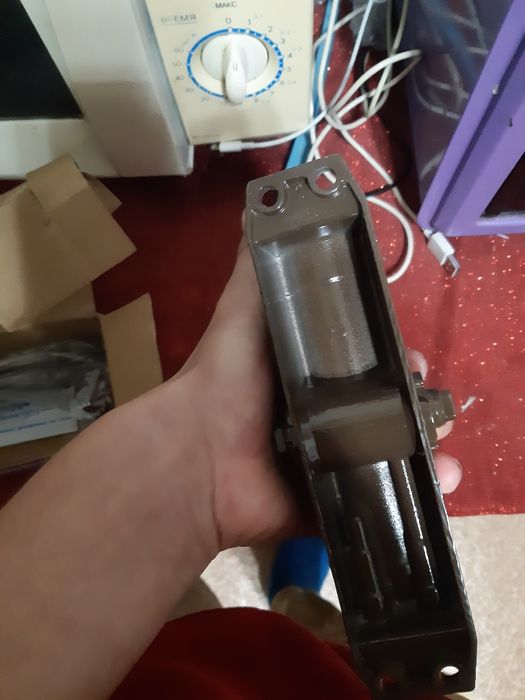 Продам  новый дверной доводчики