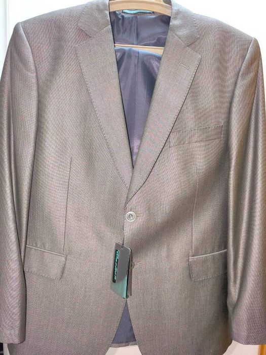 kostyum shim sotiladi