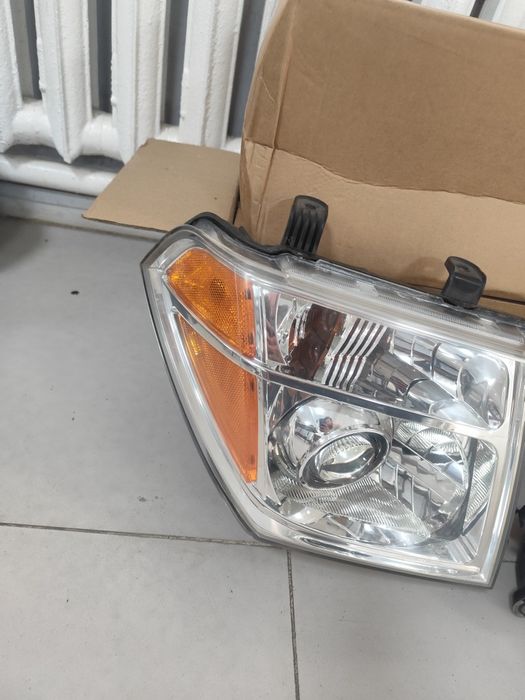 Фары на Nissan Pathfinder