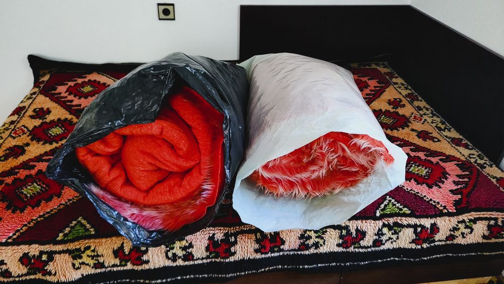 Болна дългокосместа в два цвята - розова, зелена, оранжева.