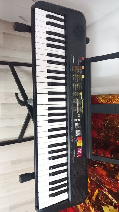 Orgă Yamaha PSR-F52