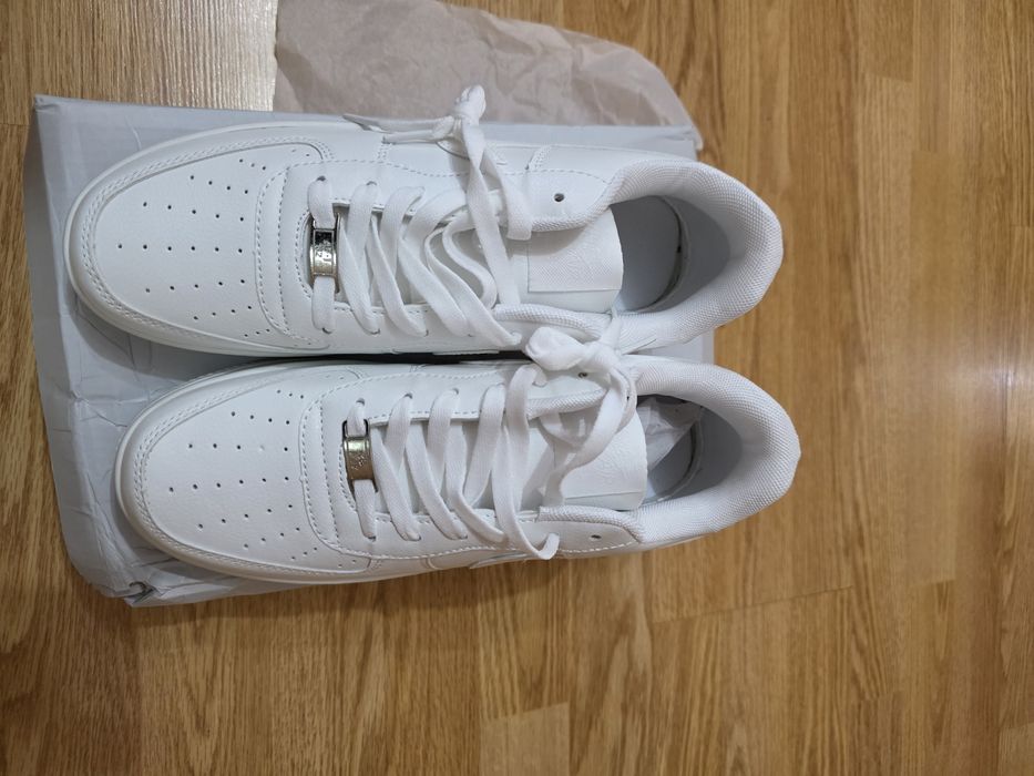 Vand air force 1 albi