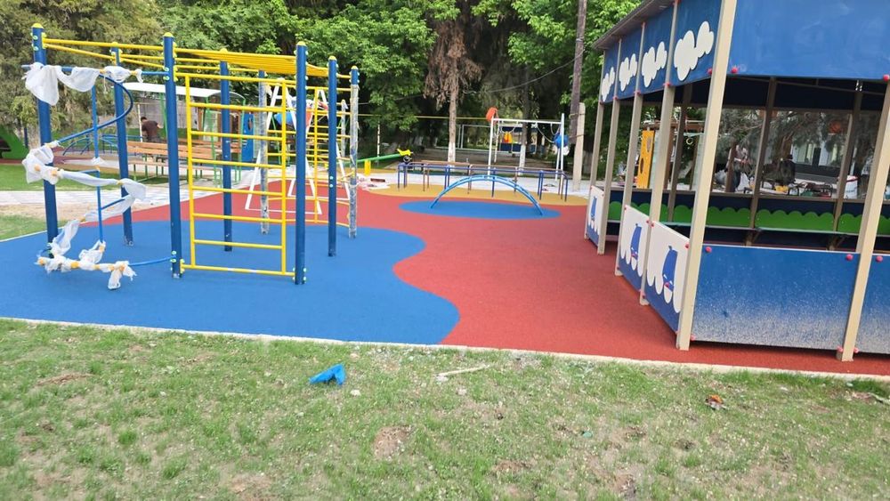 Тартан (Резина,искусственный газон)