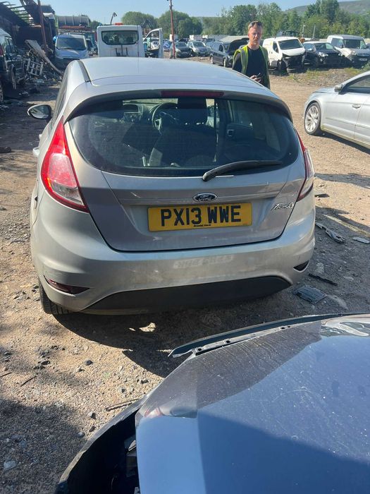 Dezmembrez Ford Fiesta 1.5tdci cod UGJC cutie 5 trepte