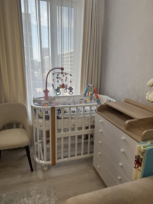 Продам детскую кровать с маятником