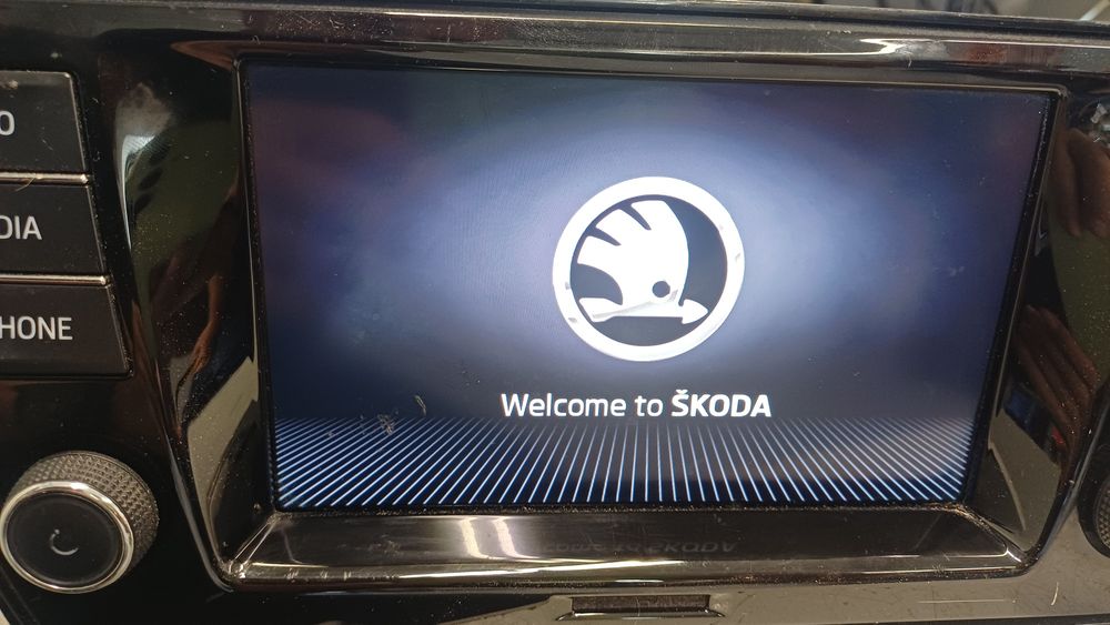 Navigație Multimedia Originală Škoda Fabia 3 MIB2 Swing – CarPlay, Android Auto, Bluetooth