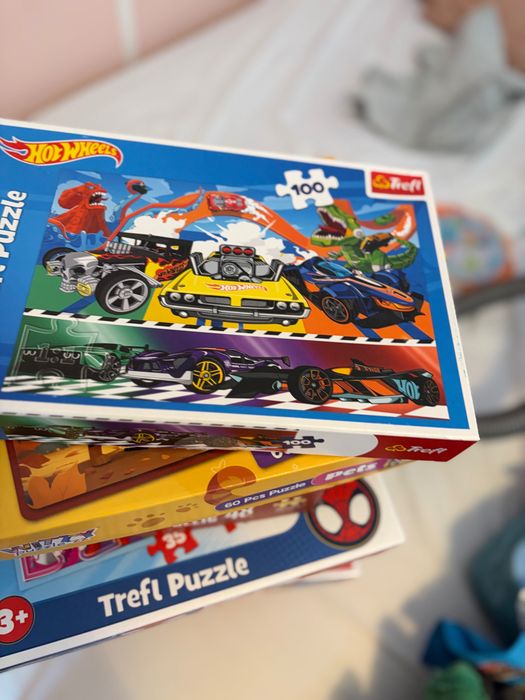 Vând lot jocuri  și puzzle-uri 4-5 ani