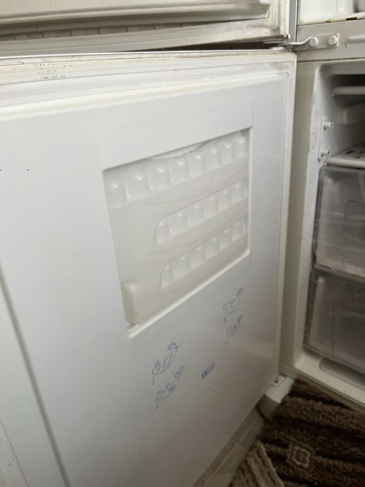 Холодильник Indesit