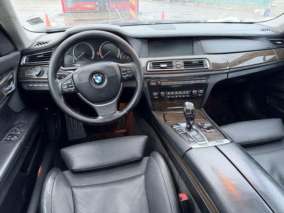 Bmw 730d-4butoane2010(curat)245 cp.Motor invarte greu. Accept variante