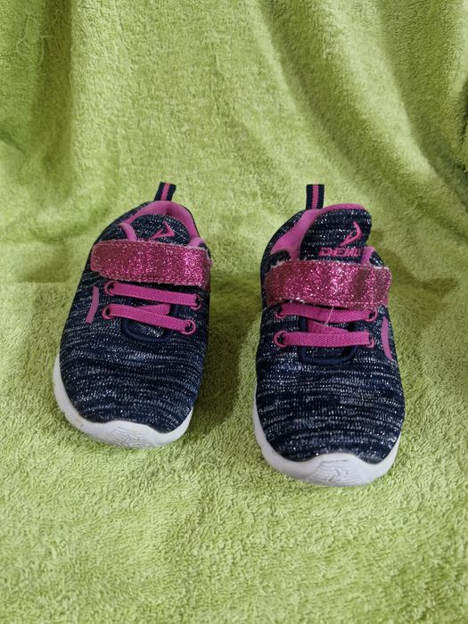 Продам кроссовки детские