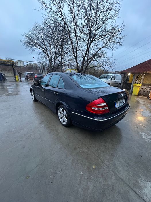 Mercedes E240-2004