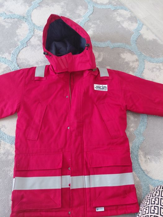 Продам спецкуртку 12000 тенге