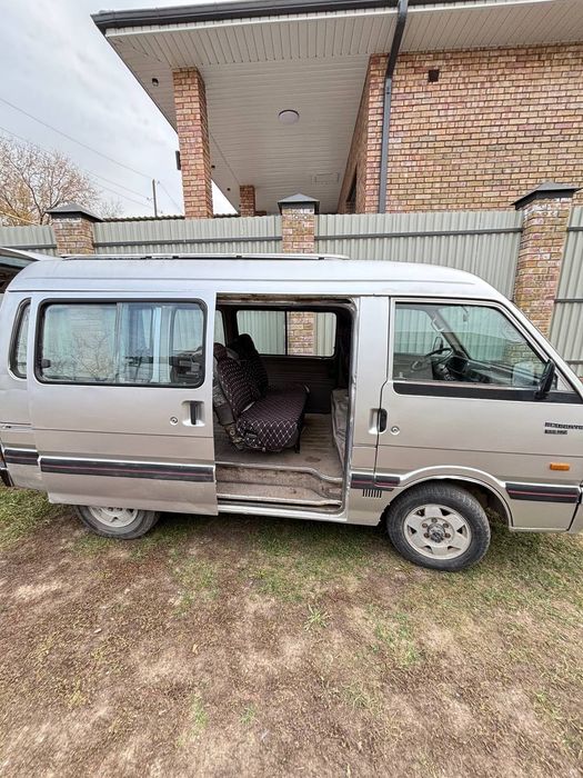 Машина Мазда Бонго