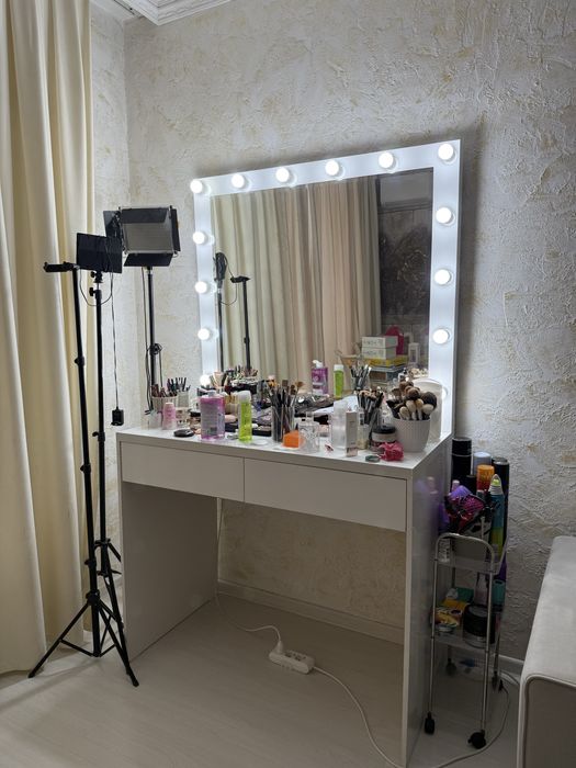 Стол визажиста / гримерный стол