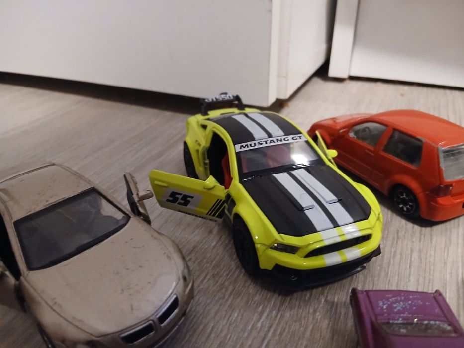 Метални коли .и.