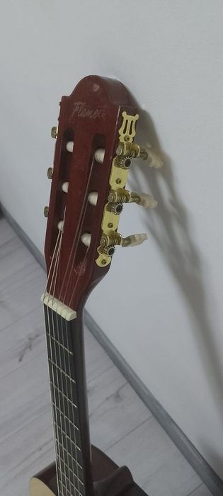Vând chitara  Flame CG821 NT
