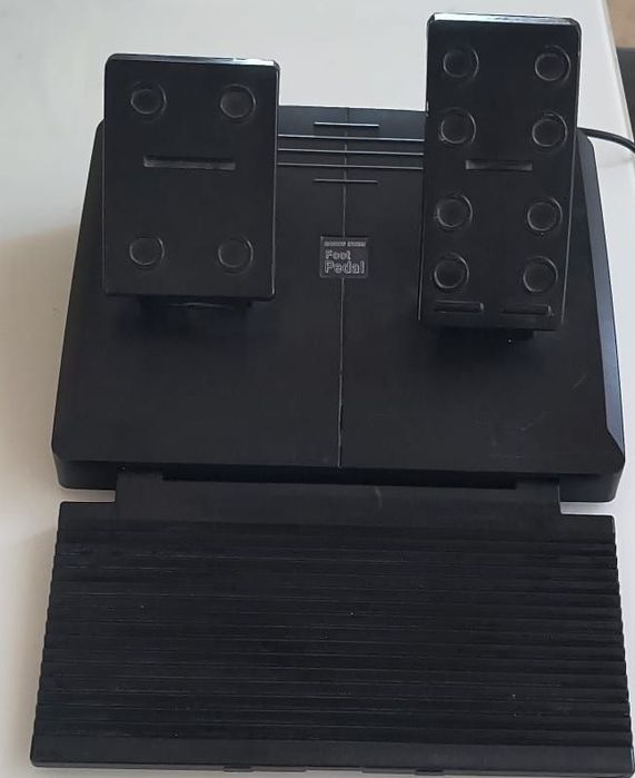 PS 4 + Volan cu pedale + Jocuri