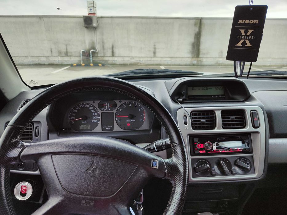 Mitsubishi pajero pinin