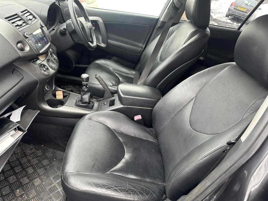 На Части Toyota Rav4 2.2 150к.с D-4d 2009г