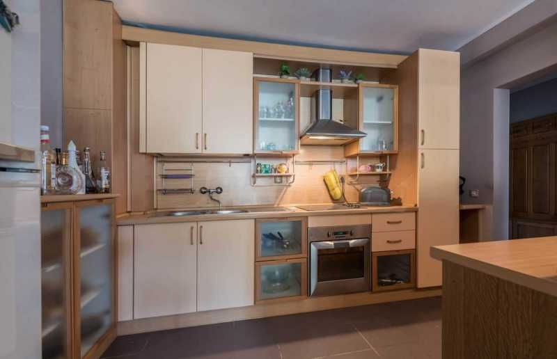 Четиретажна къща, за продажба,  Център