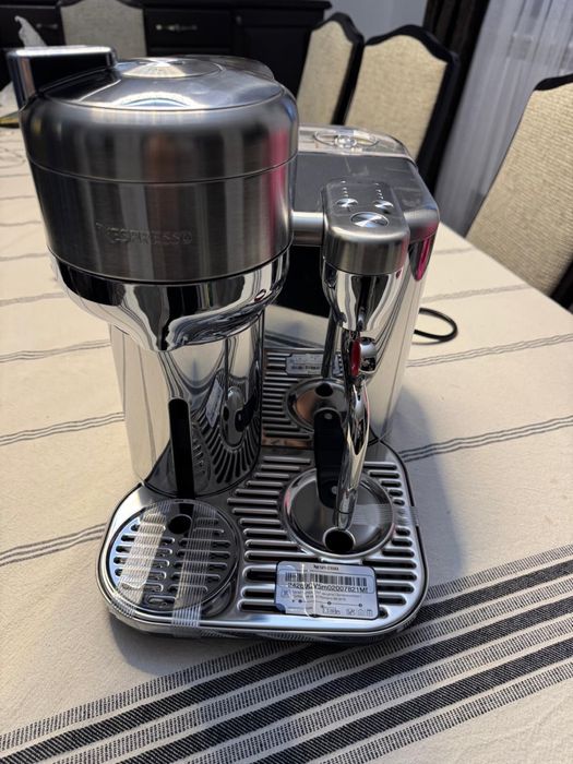 Vand Espressor Vertuo Creatista +100 capsule de cafea;