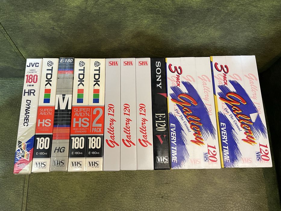 Casete video cu filme sigilate, casete neinregistrate