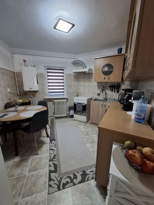 Apartament 2 camere , decomandat