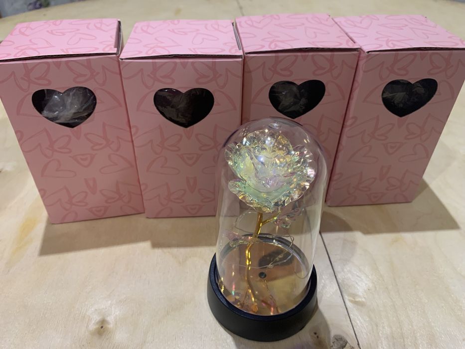 Цветы роза в колбе светильник