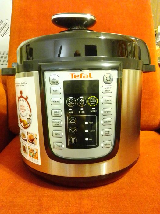 Мултикукър TEFAL плюс книга с рецепти