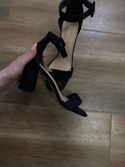 Чеени ниски токчета