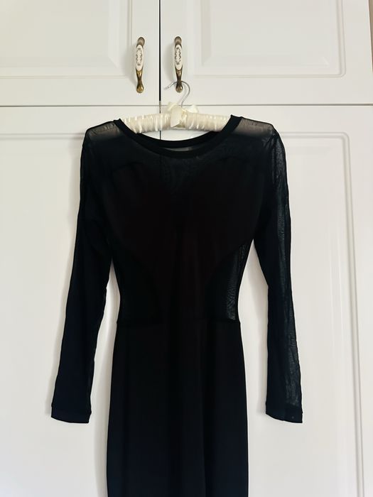 Rochie , neagra lunga , cu maneca lunga  , masura S , crapatura fina pe picior , eleganta