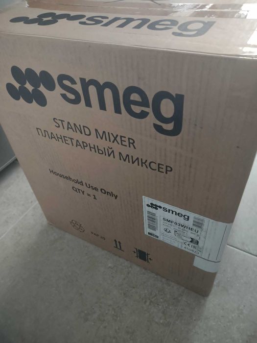 Mixer cu bol Smeg SMF03WHEU, 800W, 4,8 L, 10 viteze, Alb
