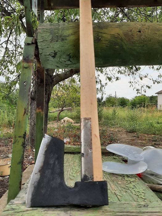 Ковани брадви ресиорна стомана 65г