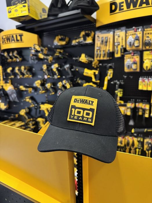 Зарядно устройство Dewalt DCB1104