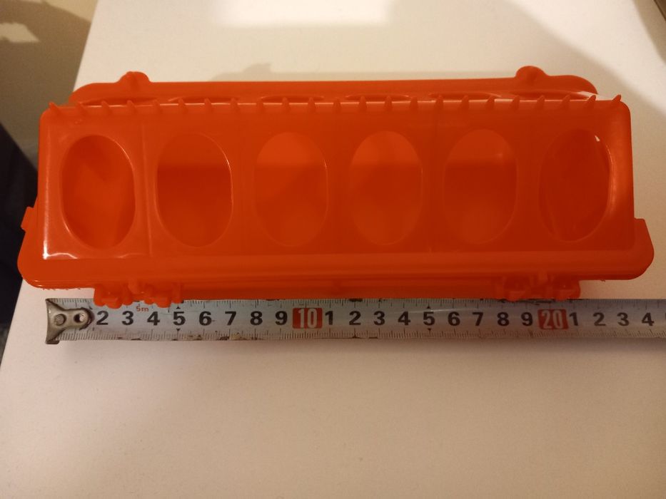 Хранилка за малки пиленца