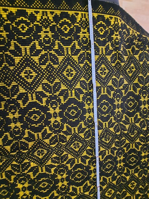 Presuri si covoare din lăna, tesute la razboi