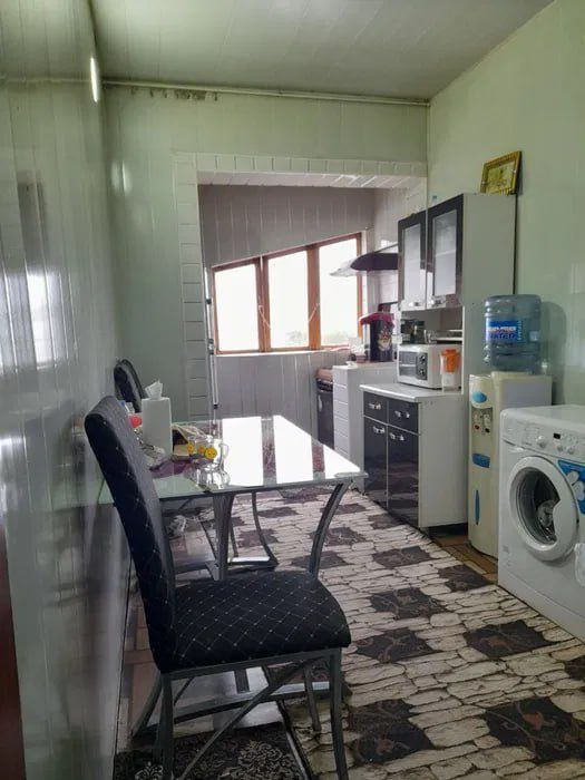 Срочно! Квартира на Дружба народов -Райхон 3/9/9 общ пл 73м,разделка