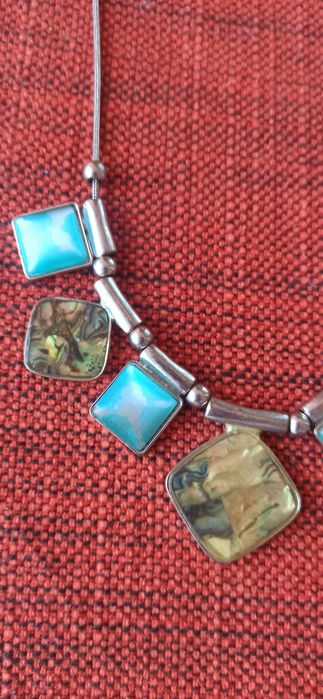 седефено колие с дължина 44 см- цена 60 лв и метално сърце- 20 лв.