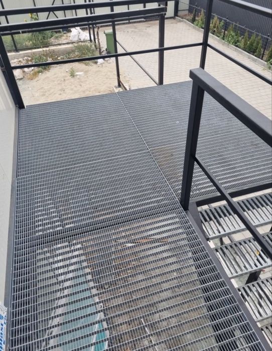 Scări metalice zincate