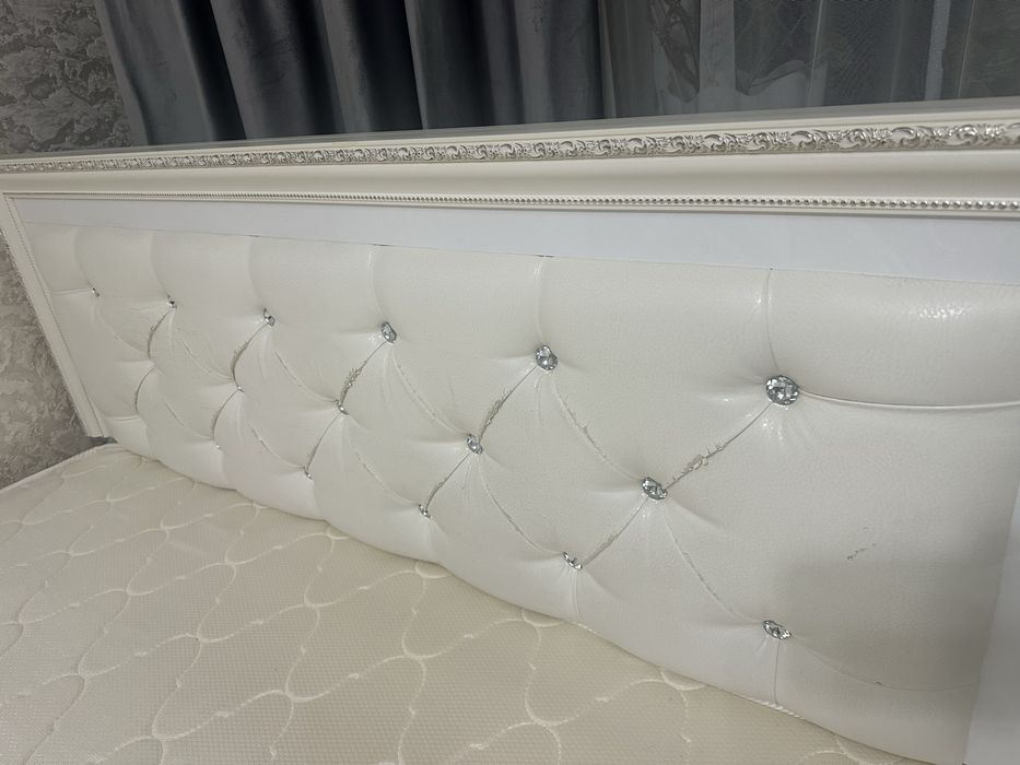 Кровать с тумбами