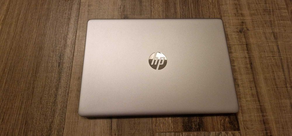 Laptop HP 15s-fq1000nq, Intel Core i7-1065G7 pana la 3.9GHz, 15.6" Full HD, 16GB, SSD 512GB, Intel Iris Plus Graphics, Free Dos, argintiu