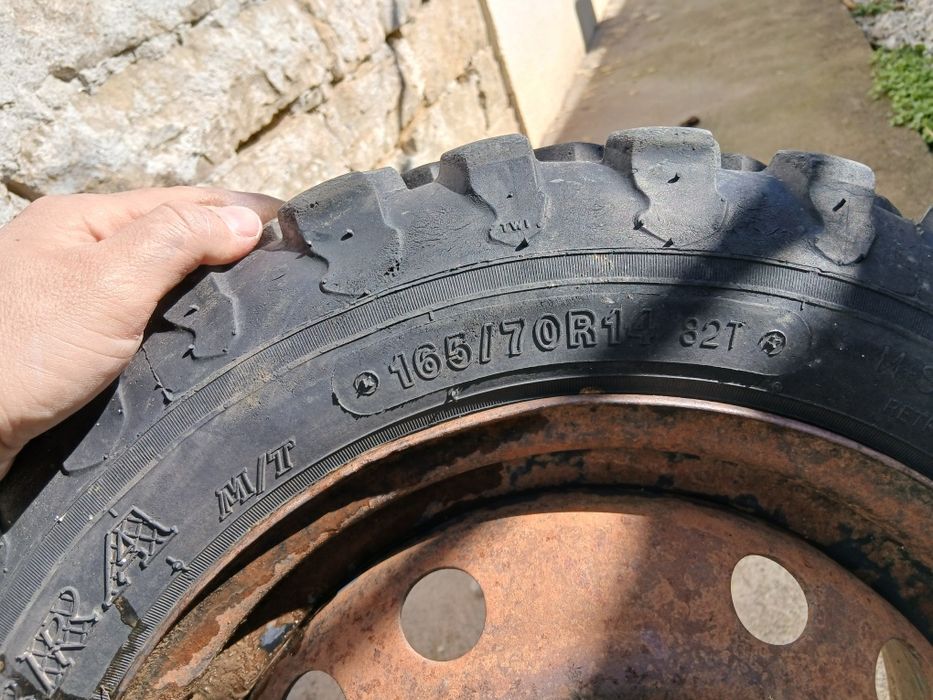 Продавам гуми Малатеста