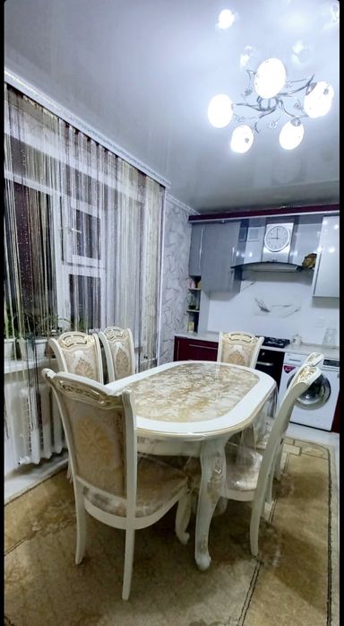 Продам стол со стульями