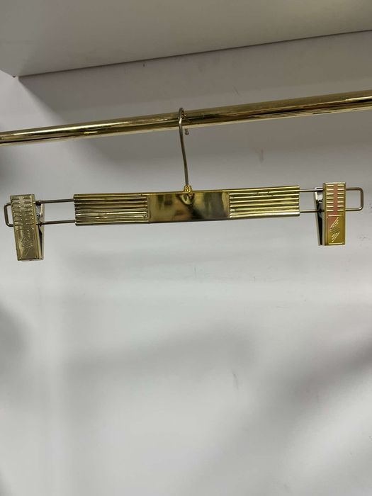 Закачалки 44 см рамо щипки златни