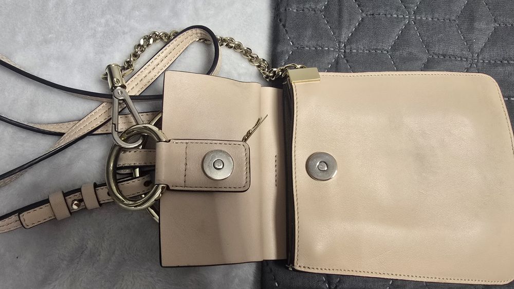 Geanta crossbody Chloe Faye impecabila,piele suede,bej,