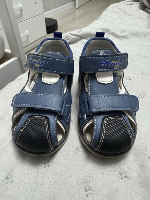 Продам сандалии.