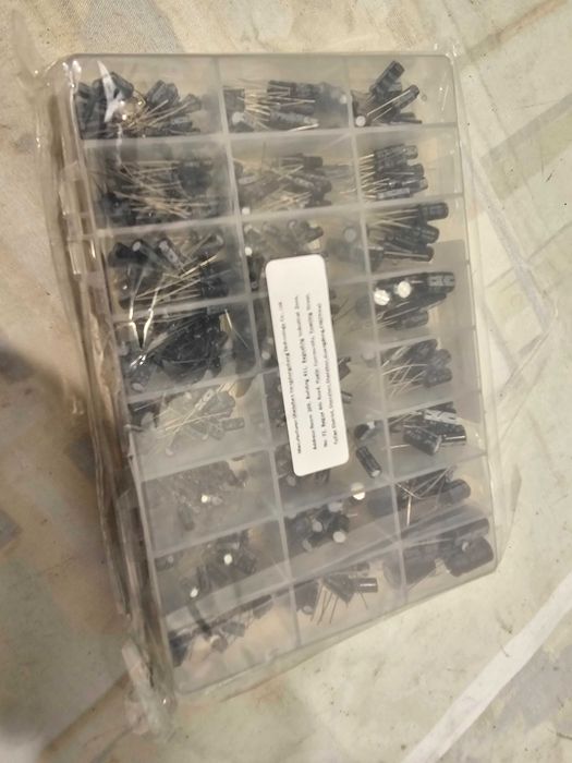 Pachet kit condensatori electrolitici 500buc depanare