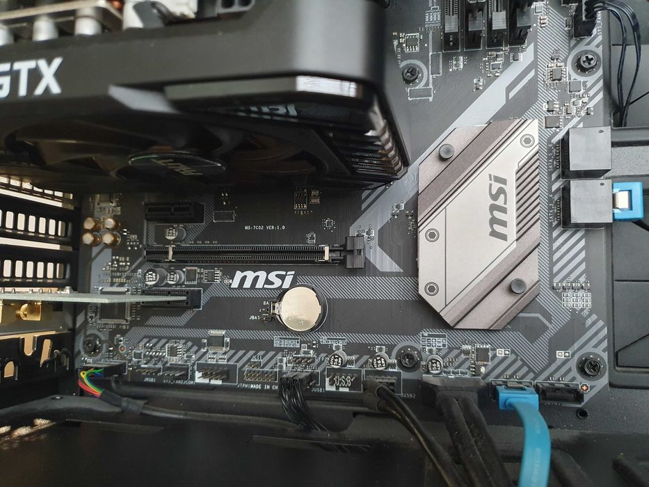 Ryzen 5700x, MSI B450 Tomahawk