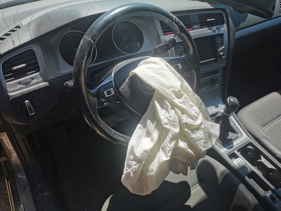 Vw Golf 7 Variant 1.6 110 к.с. На Части