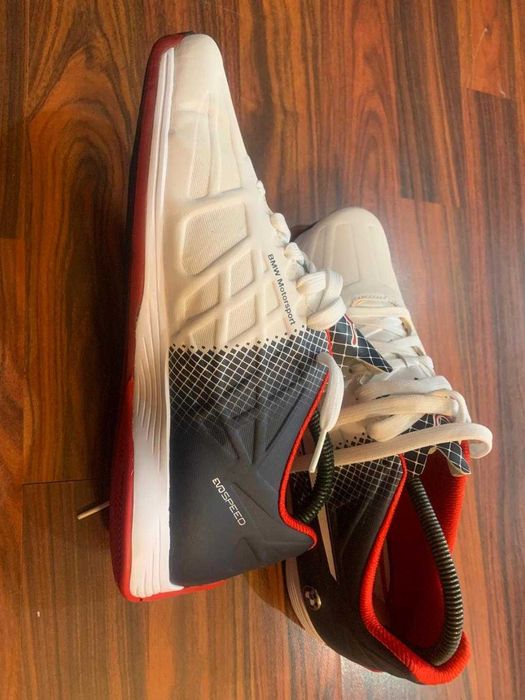 se vinde la pachet pantofi sport puma /bmw plus bluza puma /bmw